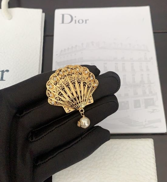 Christian Dior CD Shell Pearl Brooch