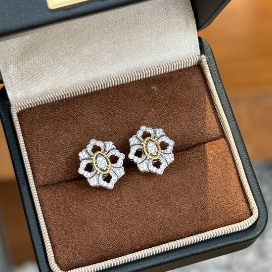 Buccellati Vintage Four Leaf Clover Stud Earrings