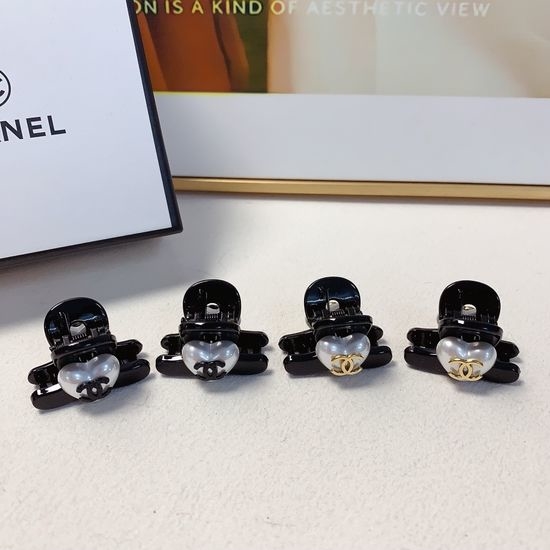 Chanel Elegant Pearl Mini Hair Claw Clips