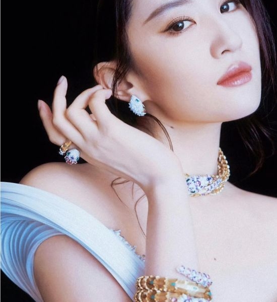 Bvlgari Blue Diamond Serpent Pattern Statement Ring