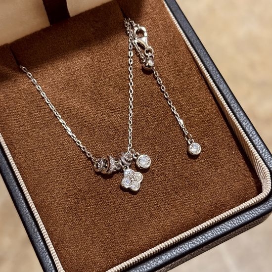 Van Cleef & Arpels VCA Four Leaf Clover Single Diamond Necklace