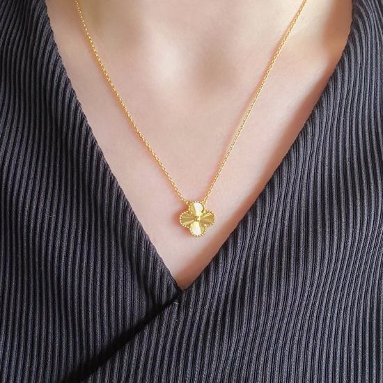Van Cleef & Arpels VCA Clover Pendant Polished Necklace