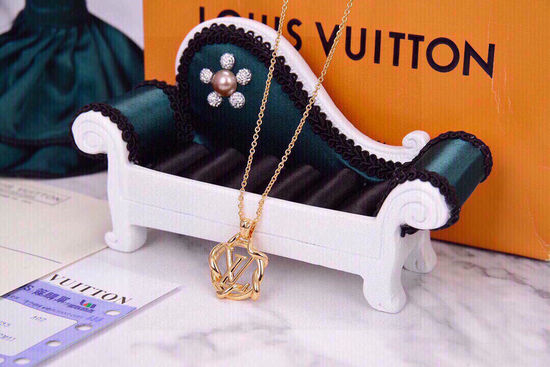 Louis Vuitton LV Classic Letter Stud Earrings Exquisite Plating