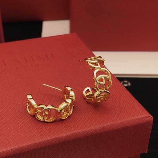 Gucci Smooth Moon Hook Earrings Brass Material
