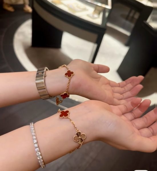 Van Cleef & Arpels VCA Premium Four Leaf Clover Jewelry