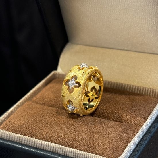 Van Cleef & Arpels VCA Vintage Two Tone Clover Ring