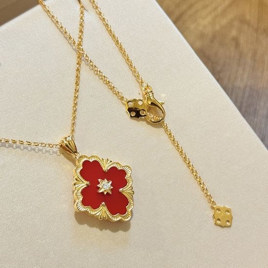 Van Cleef & Arpels VCA Red Agate Clover Pendant Necklace