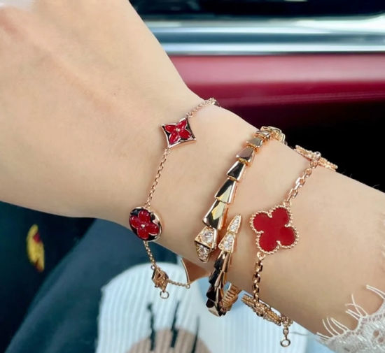 Louis Vuitton LV Red Agate Four Flower Bracelet Luxury
