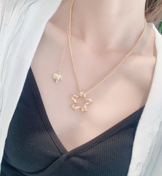 Miu Miu Metallic Necklace Elegant Fashion Accessory