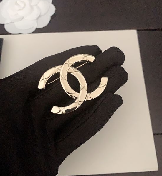 Chanel Light Gold Brooch Exquisite Craft Design