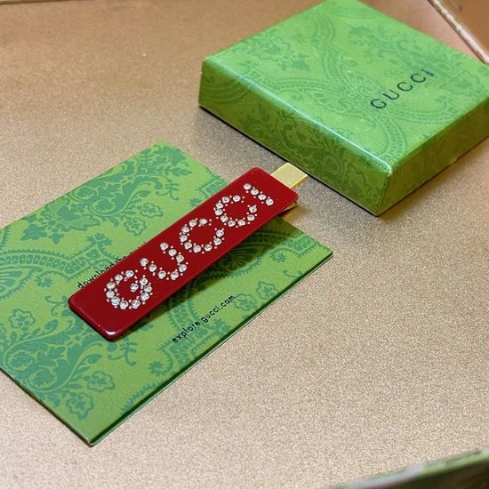 Gucci Gucci Crystal Acrylic Letter Hair Clip