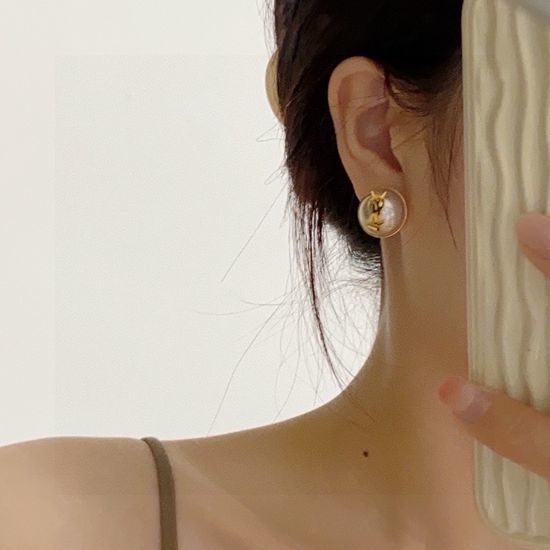 Yves Saint Laurent YSL Graceful Pearl Face Flattering Stud Earrings