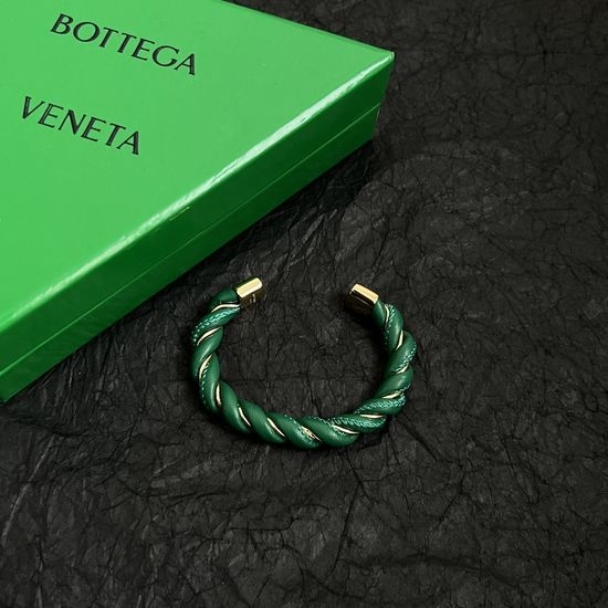 Bottega Veneta BV Elegant Delicate Textured Bangle Bracelet
