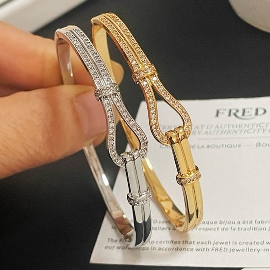 Fred Full Diamond Horseshoe Buckle Bangle