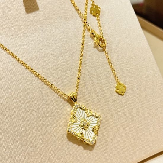Van Cleef & Arpels VCA Mother of Pearl Clover Hollow Necklace