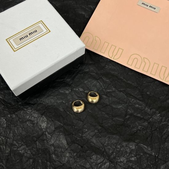 Miu Miu Delicate Versatile Small Stud Earrings