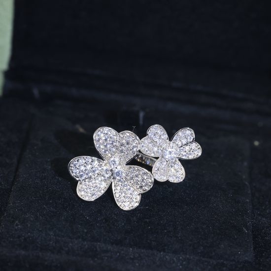 Van Cleef & Arpels VCA Full Diamond Three Flower Ring