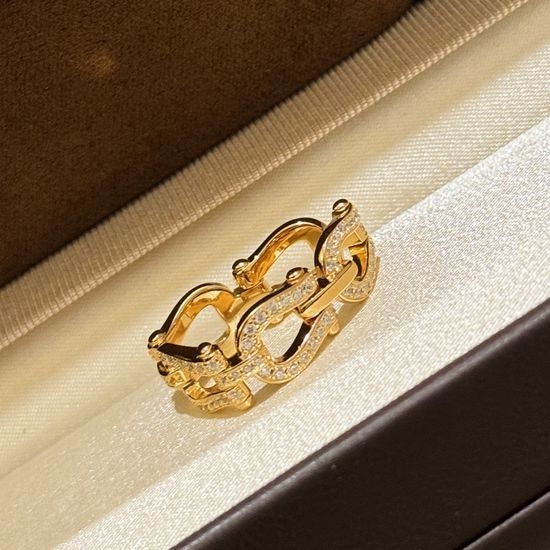 Fred Movable Full Diamond Horseshoe Chain Ring