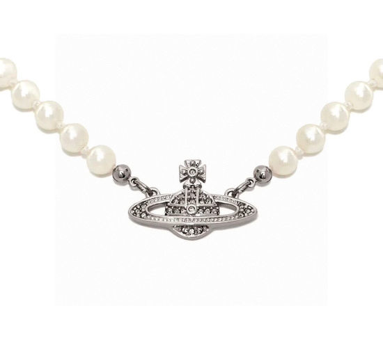 Vivienne Westhood Carved Pearl Necklace Jewelry Set