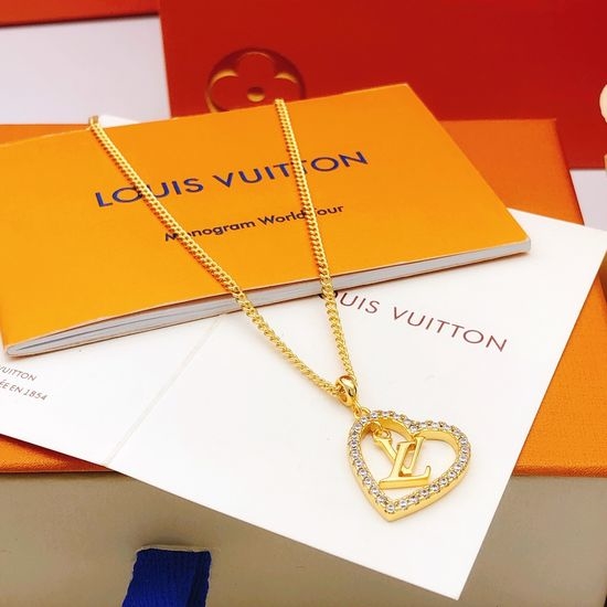 Louis Vuitton LV Heart Shape Delicate Pendant Necklace