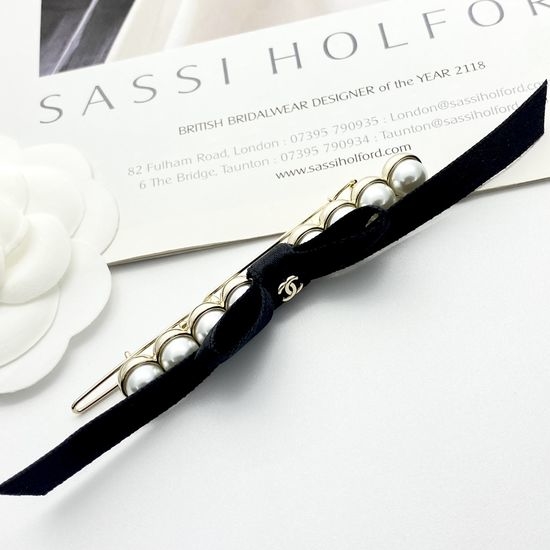 Chanel Pearl Bow Hair Clip