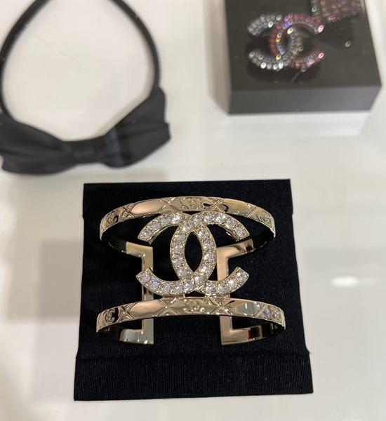 Chanel Rhinestone Quilted Hollow Bangle Comfortable Textured