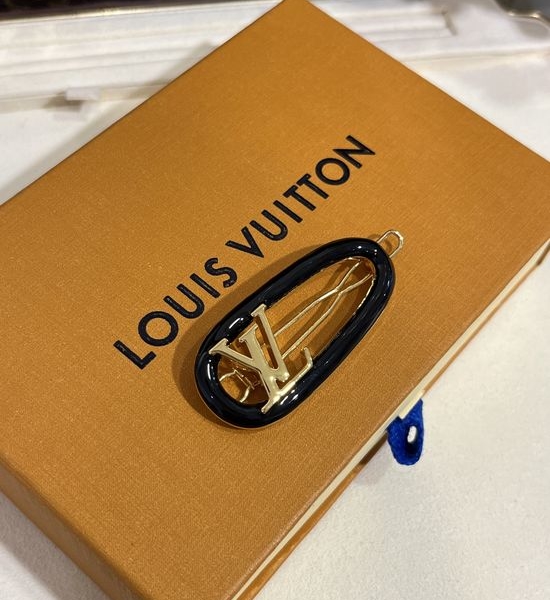 Louis Vuitton LV Enamel Letter Oval Hair Clip