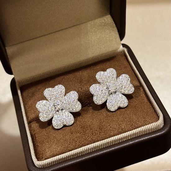 Van Cleef & Arpels VCA Pave Clover Clip On Earrings Chain Detail