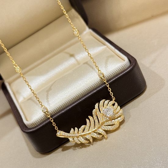 Boucheron Dainty Feather Pendant Silver Necklace