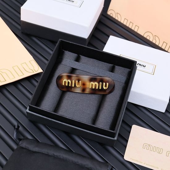 Miu Miu Tortoiseshell Acrylic Hair Clip Retro Style