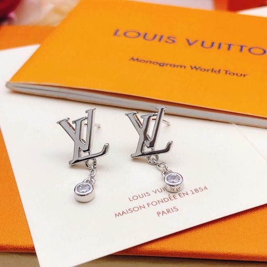 Louis Vuitton LV Hanging Diamond Stud Earrings Exquisite Jewelry