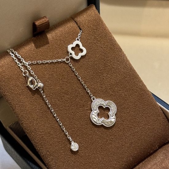 Van Cleef & Arpels VCA Clover Hollow Adjustable Silver Necklace