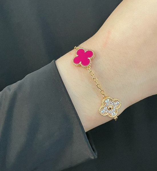 Louis Vuitton LV Clover Pattern Four Leaf Bracelet
