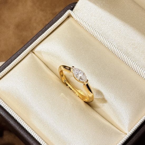 Hermes Elegant Dew-like Diamond Ring