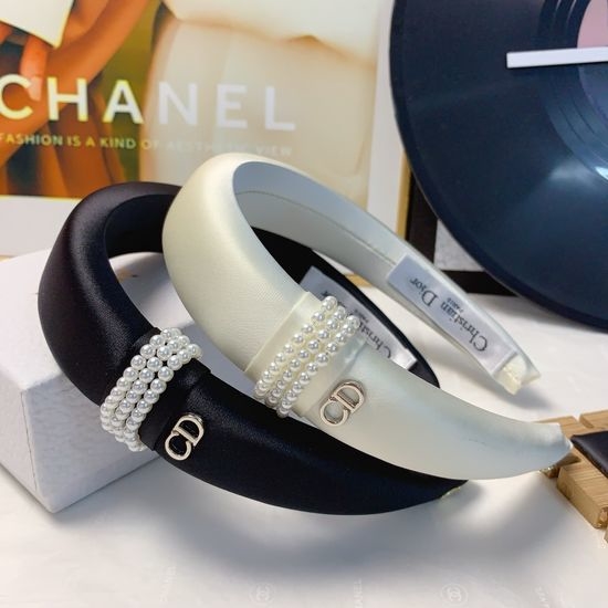 Christian Dior CD Pearl Logo Elegant Hair Hoop