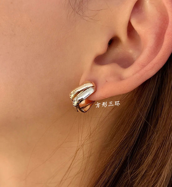 Cartier Square Three-ring V-gold Stud Earrings