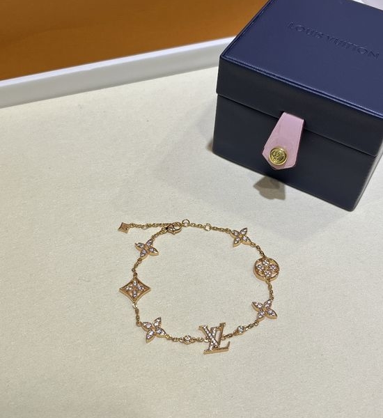 Louis Vuitton LV Diamond Clover Gold Bracelet