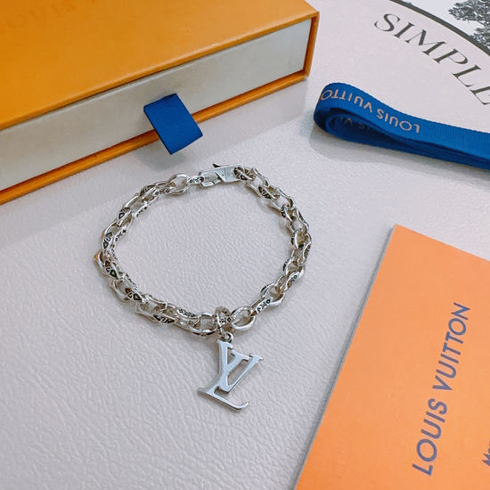 Louis Vuitton LV Vintage Retro Style Bracelet Versatile Accessory