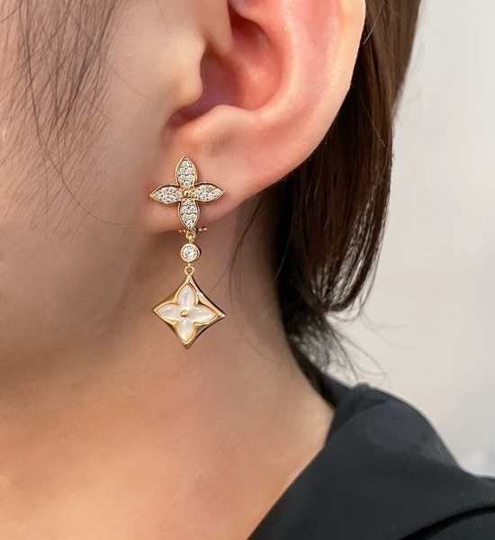 Louis Vuitton LV Diamond Flower Mother of Pearl Stud Earrings