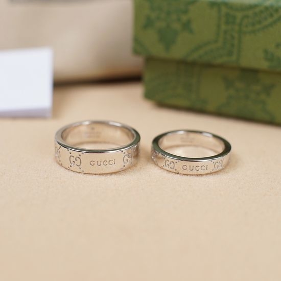 Gucci Classic Engraved Textured Band Ring