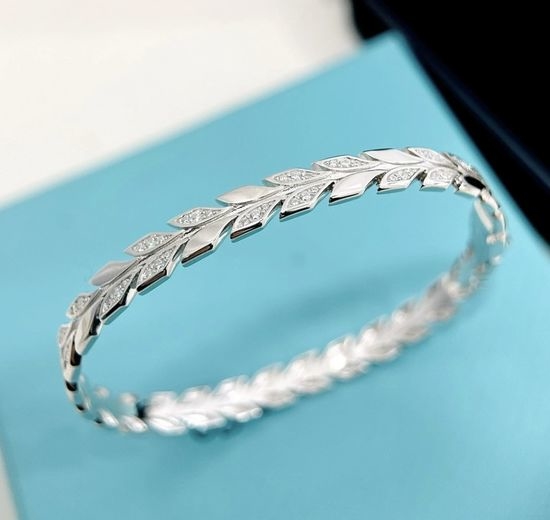 Tiffany & Co. Diamond Inlaid Elegant Jewelry Bracelet