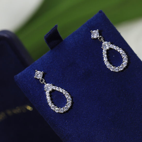 Harry Winston Diamond Stud Earrings Classic Versatile