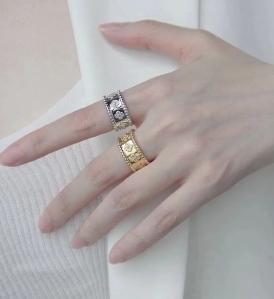 Van Cleef & Arpels VCA Wide Kaleidoscope Design Textured Ring