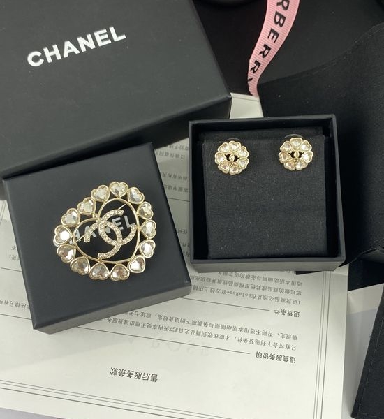Chanel Hollow Heart Diamond Brooch