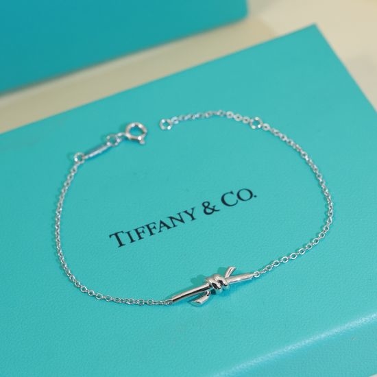 Tiffany & Co. Smooth Knot Chain Bracelet
