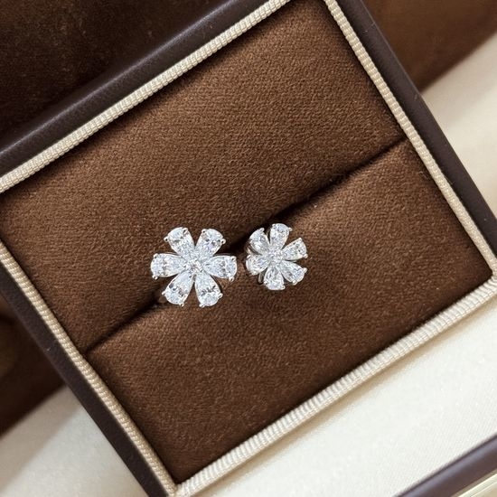 Harry Winston Diamond Flower Adjustable Silver Ring
