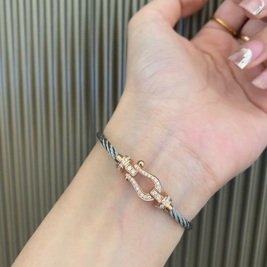 Fred Horseshoe Buckle Adjustable Bracelet