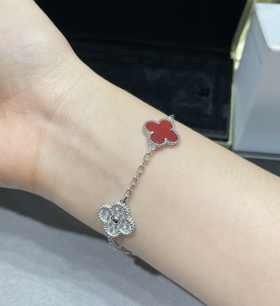 Van Cleef & Arpels VCA Carnelian Four Leaf Clover Bracelet