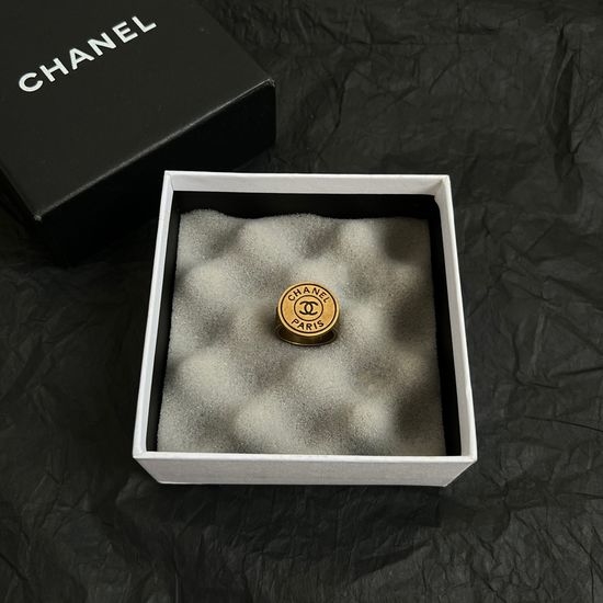 Chanel Vintage Letter Exquisite Ring