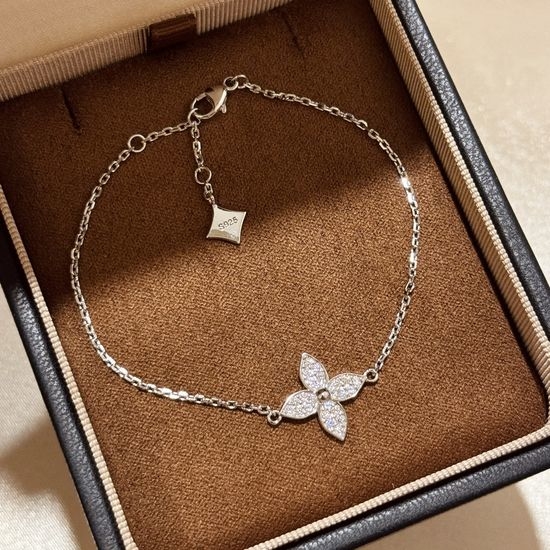 Louis Vuitton LV Clover Full Zircon Platinum Plated Bracelet